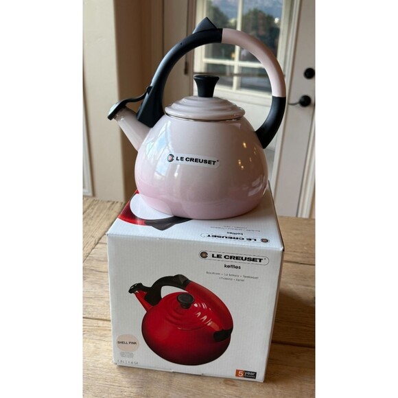 Le Creuset Enamel On Steel Oolong Tea Kettle w/o Max Line 1.6 qt Shell Pink NEW - Picture 2 of 13